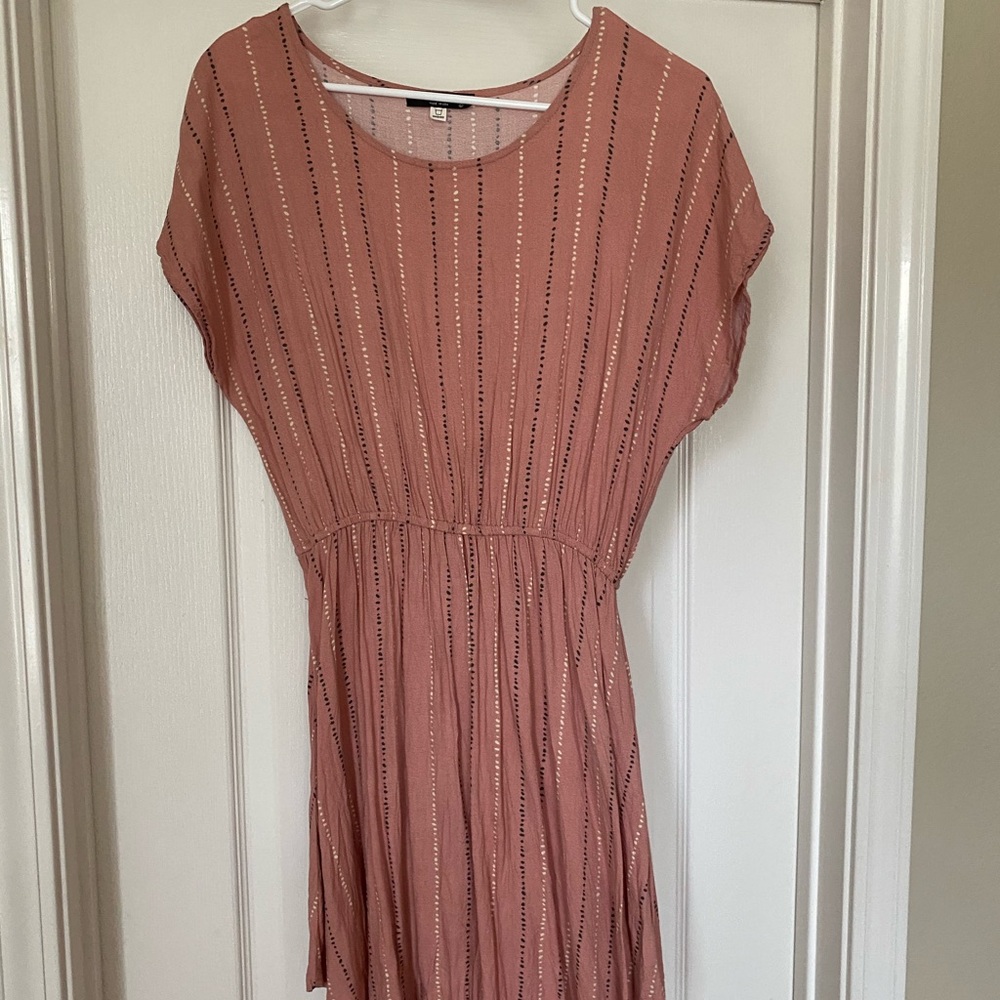 Boutique soft pink dress. Curved hem.